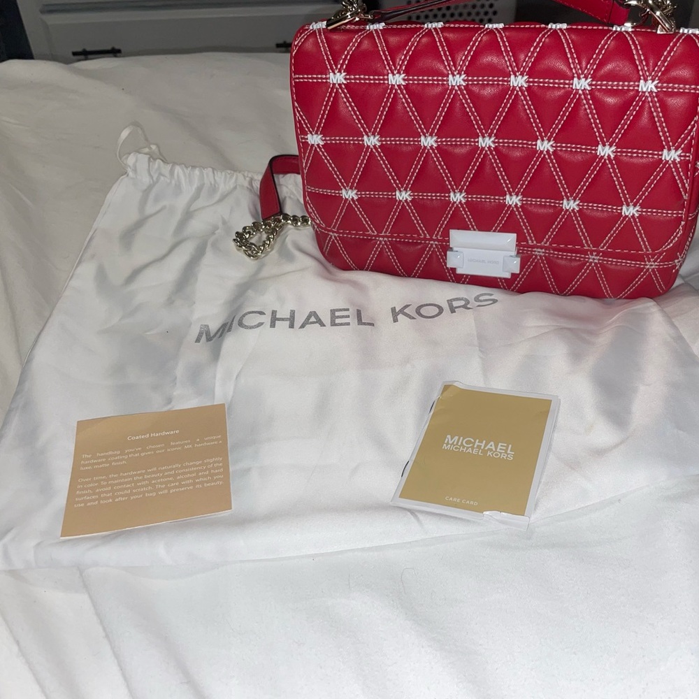 I am selling a barely used MK Crossbody bag. - Picture 1 of 6